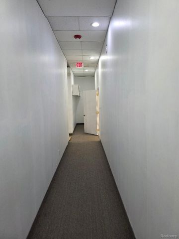 10350 W 9 Mile Road, Oak Park, MI 48237
