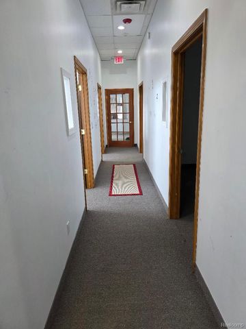 10350 W 9 Mile Road, Oak Park, MI 48237