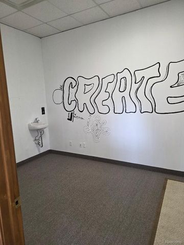 10350 W 9 Mile Road, Oak Park, MI 48237