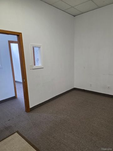 10350 W 9 Mile Road, Oak Park, MI 48237