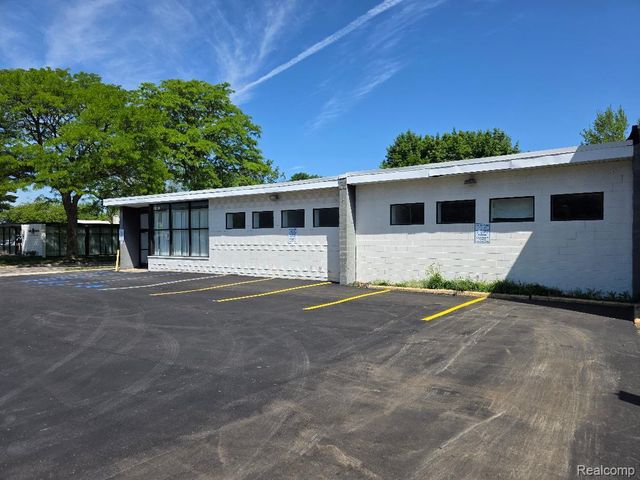10350 W 9 Mile Road, Oak Park, MI 48237