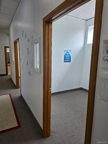 10350 W 9 Mile Road, Oak Park, MI 48237