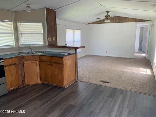 2181 Blue Creek Road 28, Jacksonville, NC 28540