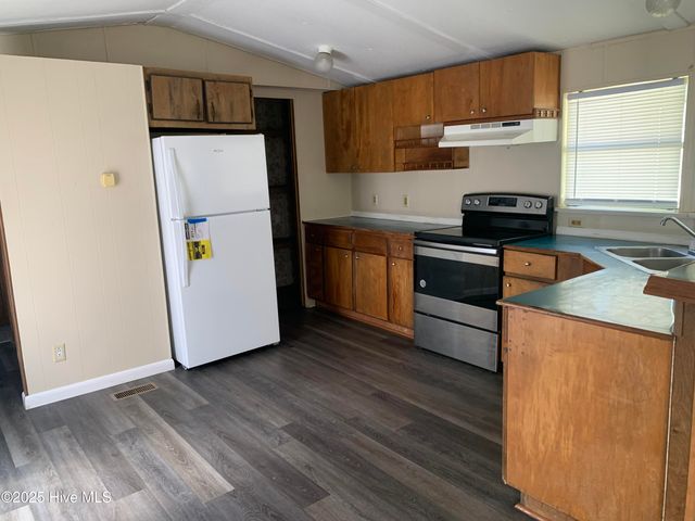 2181 Blue Creek Road 28, Jacksonville, NC 28540