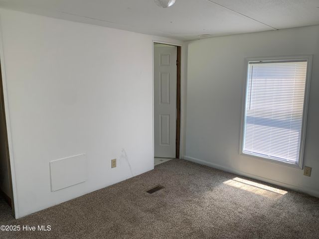 2181 Blue Creek Road 28, Jacksonville, NC 28540