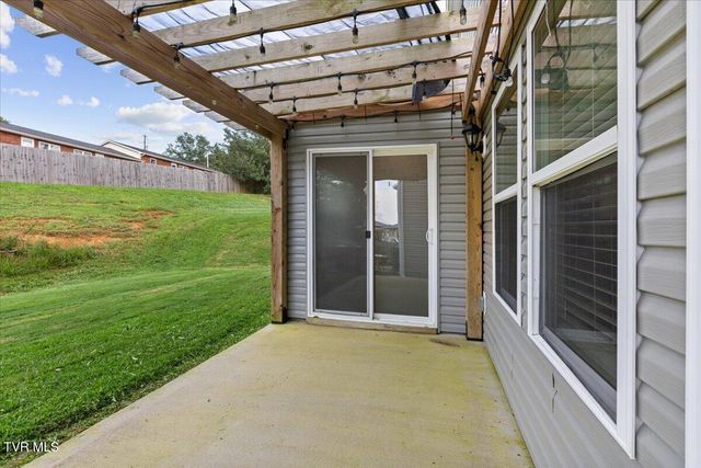53 Thread Lane, Johnson City, TN 37604