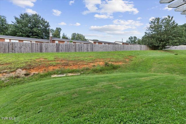 53 Thread Lane, Johnson City, TN 37604