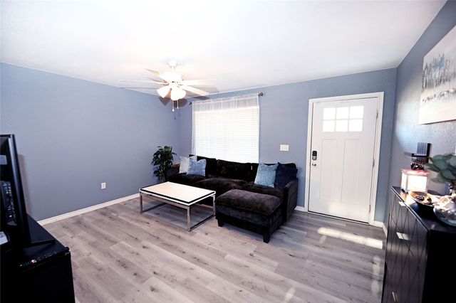 212 E Clay Street, Bowie, TX 76230