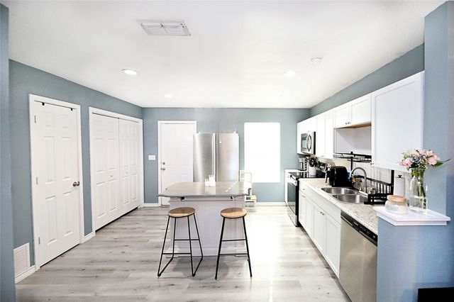 212 E Clay Street, Bowie, TX 76230