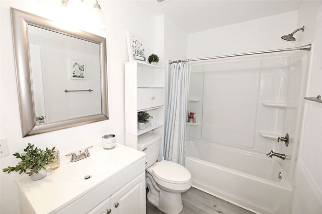 212 E Clay Street, Bowie, TX 76230