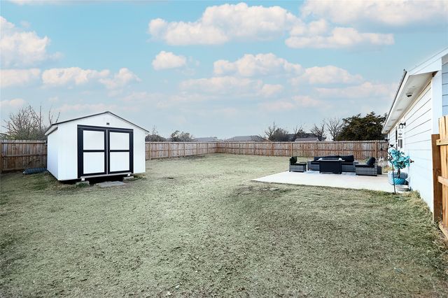 212 E Clay Street, Bowie, TX 76230