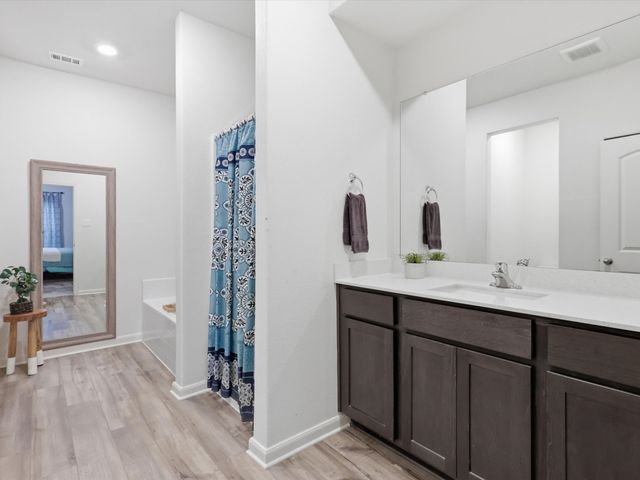 104 Saloon Cove W, Newark, TX 76071