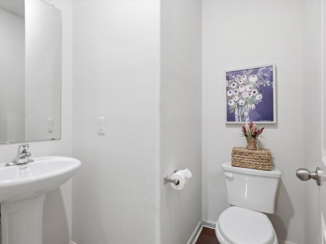 104 Saloon Cove W, Newark, TX 76071