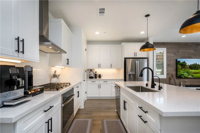2821 Bridgetide Rd, Corona, CA 92883