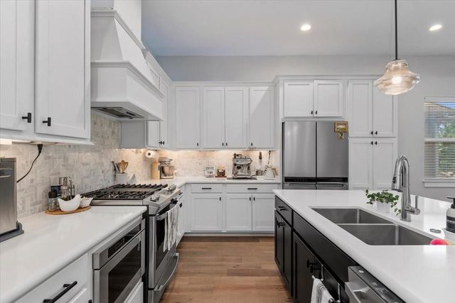 7 Thorpe Lane, Spring, TX 77389