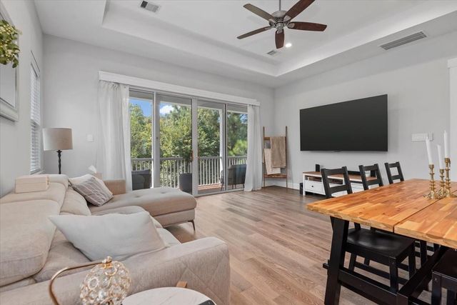 7 Thorpe Lane, Spring, TX 77389