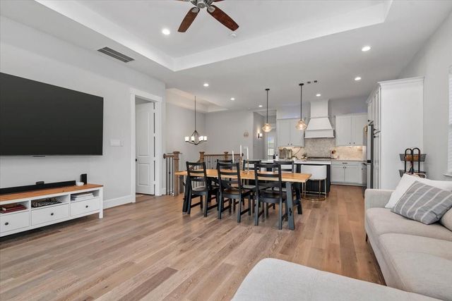 7 Thorpe Lane, Spring, TX 77389