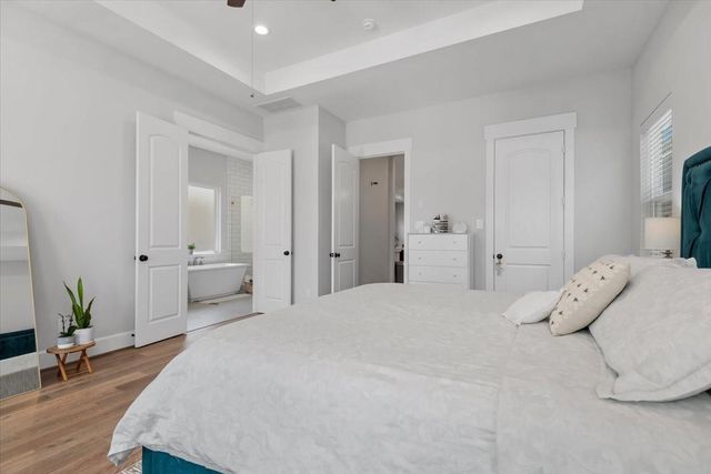 7 Thorpe Lane, Spring, TX 77389
