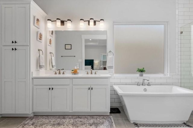 7 Thorpe Lane, Spring, TX 77389