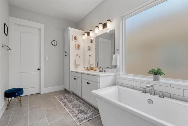 7 Thorpe Lane, Spring, TX 77389