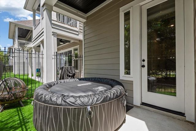 7 Thorpe Lane, Spring, TX 77389