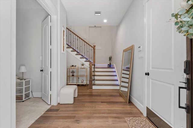 7 Thorpe Lane, Spring, TX 77389