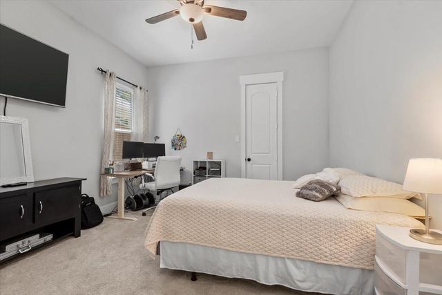 7 Thorpe Lane, Spring, TX 77389