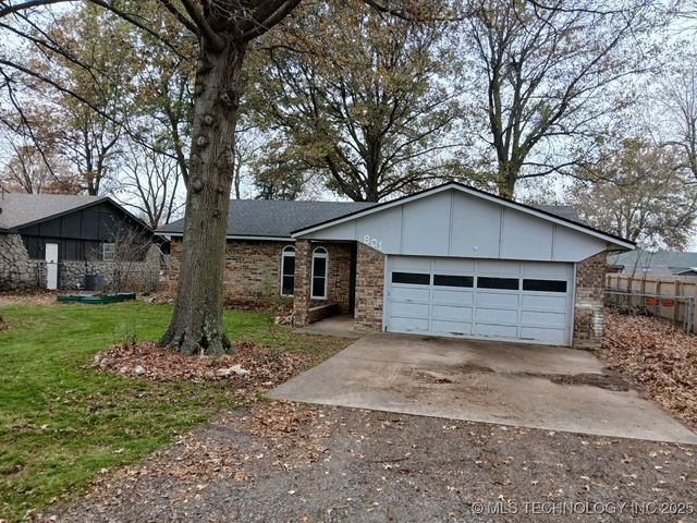 801 N Washington Avenue, Wagoner, OK 74467