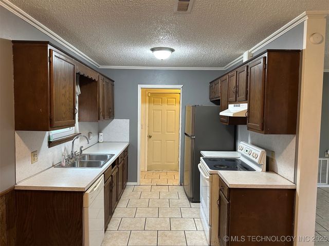 801 N Washington Avenue, Wagoner, OK 74467