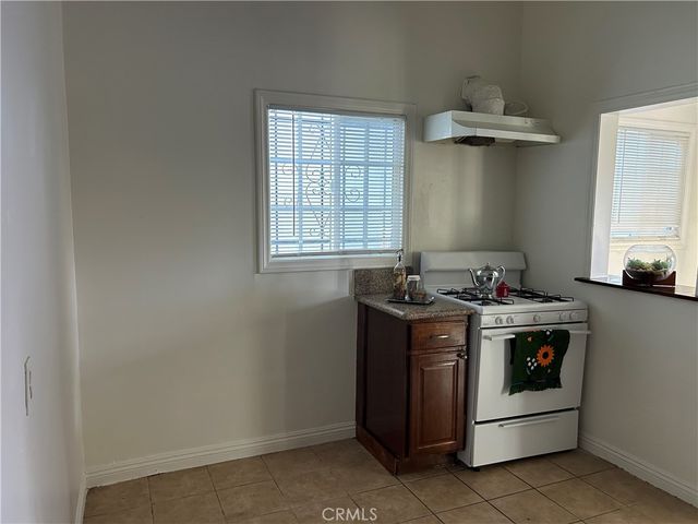 7049 Alabama Avenue, Canoga Park, CA 91303