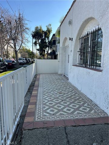 7049 Alabama Avenue, Canoga Park, CA 91303