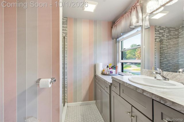 34979 Oakland Street, Farmington, MI 48335