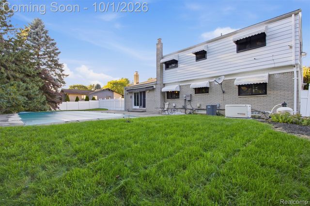 34979 Oakland Street, Farmington, MI 48335