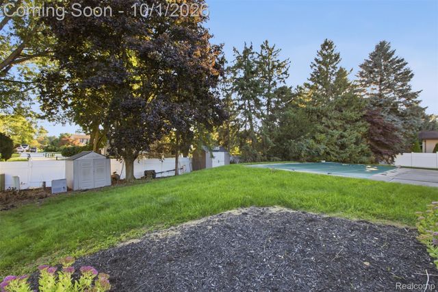 34979 Oakland Street, Farmington, MI 48335