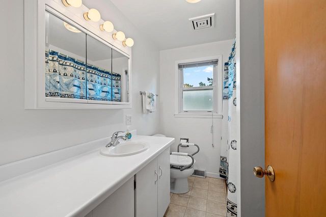 524 E ST JOSEPH STREET, Green Bay, WI 54301