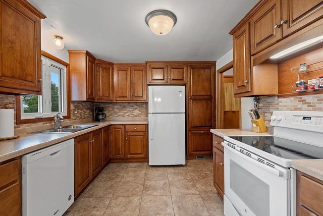524 E ST JOSEPH STREET, Green Bay, WI 54301