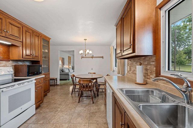 524 E ST JOSEPH STREET, Green Bay, WI 54301