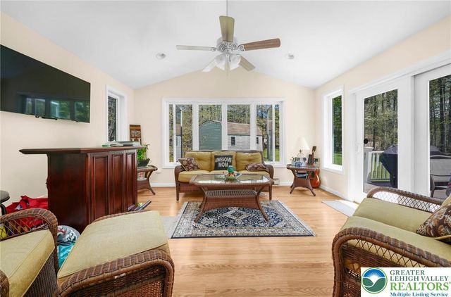 111 Sir Lyonnesse Court, Tobyhanna Twp, PA 18347