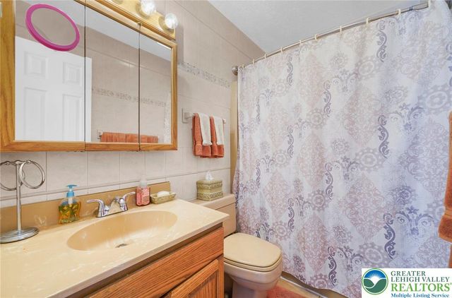 111 Sir Lyonnesse Court, Tobyhanna Twp, PA 18347