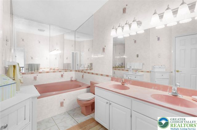 111 Sir Lyonnesse Court, Tobyhanna Twp, PA 18347