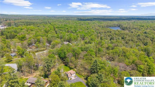111 Sir Lyonnesse Court, Tobyhanna Twp, PA 18347