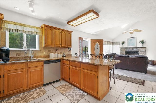 111 Sir Lyonnesse Court, Tobyhanna Twp, PA 18347