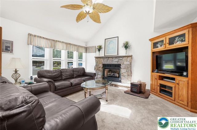 111 Sir Lyonnesse Court, Tobyhanna Twp, PA 18347