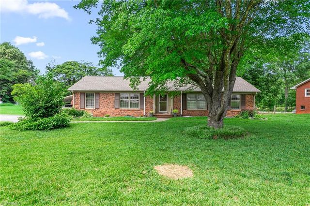 3611 Esterwood Road, Greensboro, NC 27405