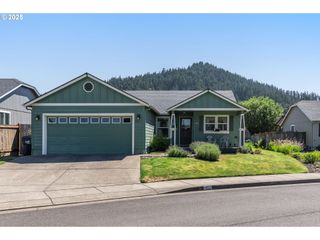 1933 S 58TH St, Springfield, OR 97478