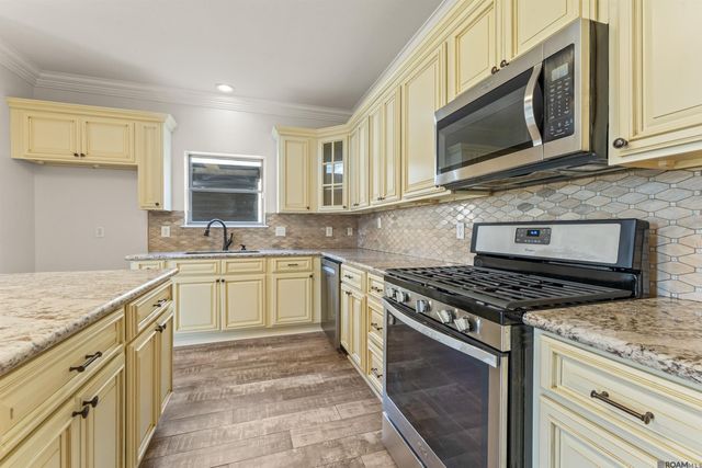 3336 Grassy Lake Dr, Baton Rouge, LA 70816