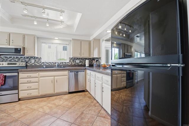 1428 Portofino Drive, Vista, CA 92081