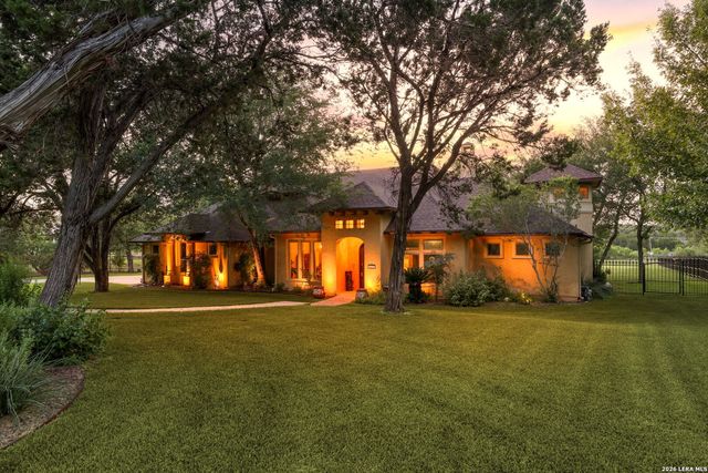 8803 TUSCAN HILLS DR, San Antonio, TX 78266