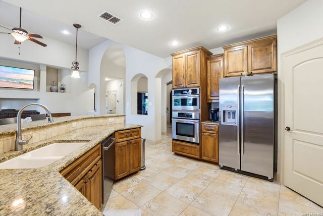 8803 TUSCAN HILLS DR, San Antonio, TX 78266