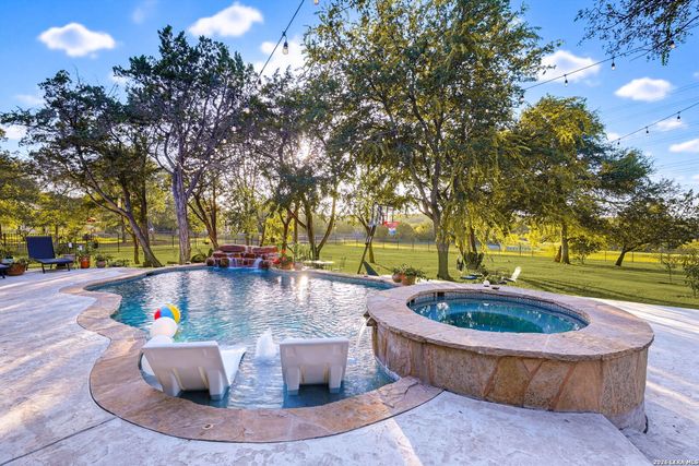 8803 TUSCAN HILLS DR, San Antonio, TX 78266